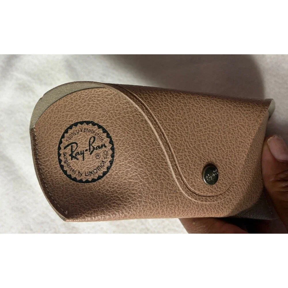 Ray-Ban features ray